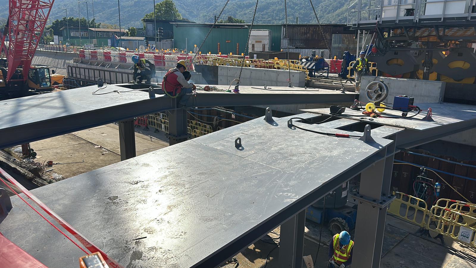 工程合約 : YL/2021/04 -元朗南鐵橋加工以及安裝