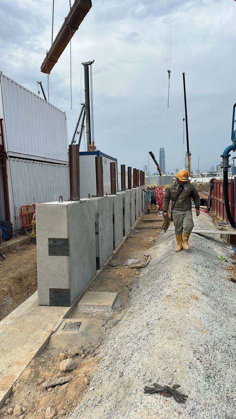 工程合約 : C2403 落馬洲河套圍街一期